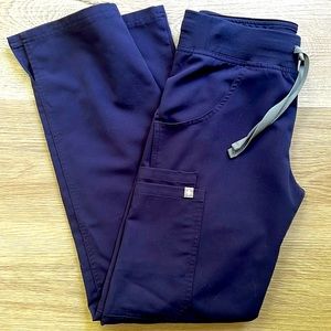 Figs womens kade cargo scrub pants in great condition. Size XXS/P in navy